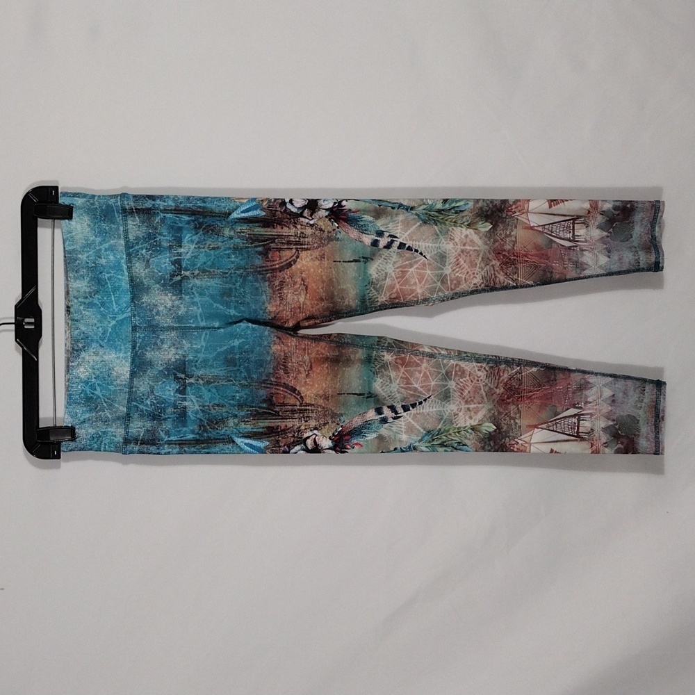 EUC Evolution and Creation Native American Print Workout Capris size Small